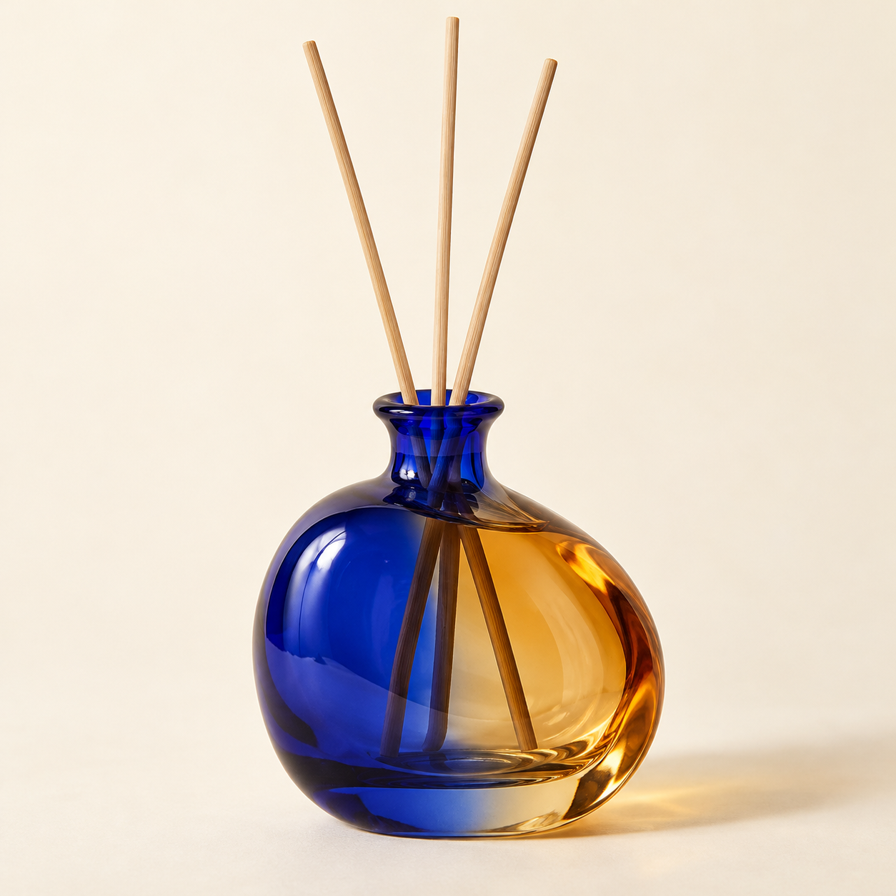 Glazen geurdiffuser in kobalt en amber